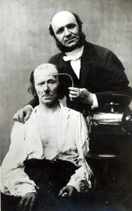 Duchenne de Boulogne con un paciente víctima, 1862 de French Photographer